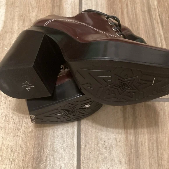 Gianni Bini Women's
Mazzen Oxford - Picture 8 of 8